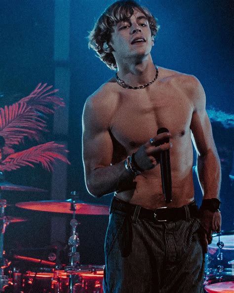 Ross Lynch (@thisrosslynch)